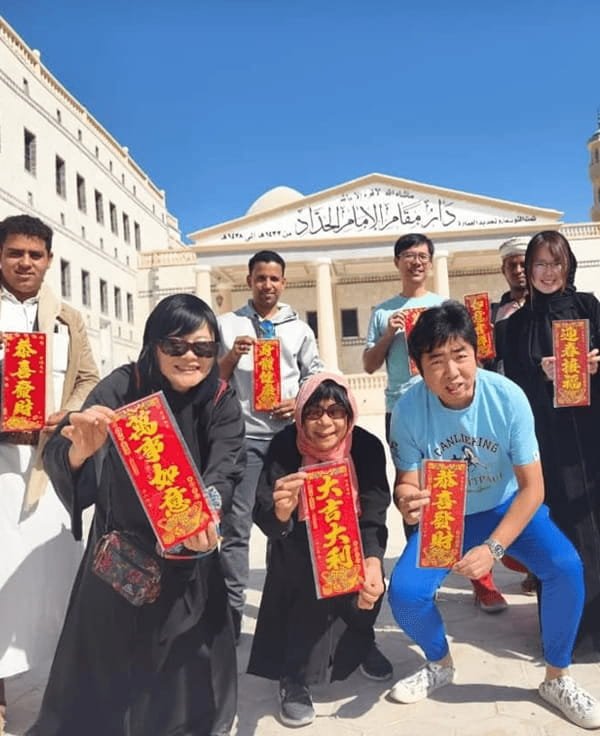 Travel experts assisting clients with Yemen trip planning